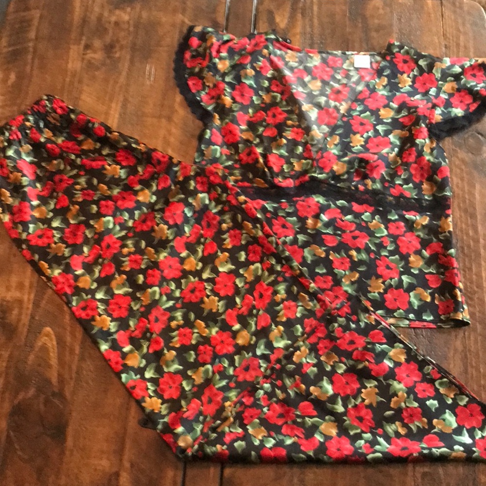 Ladies two piece silky pajamas